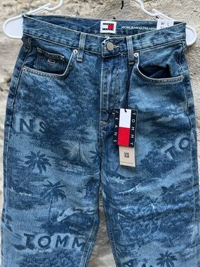 These Tommy Jeans with print